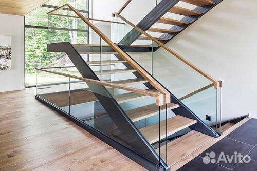 Перила стеклянные.ограждене балконов