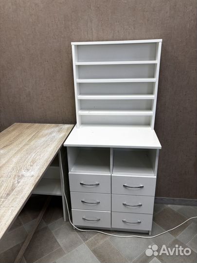 Маникюрный стол складной