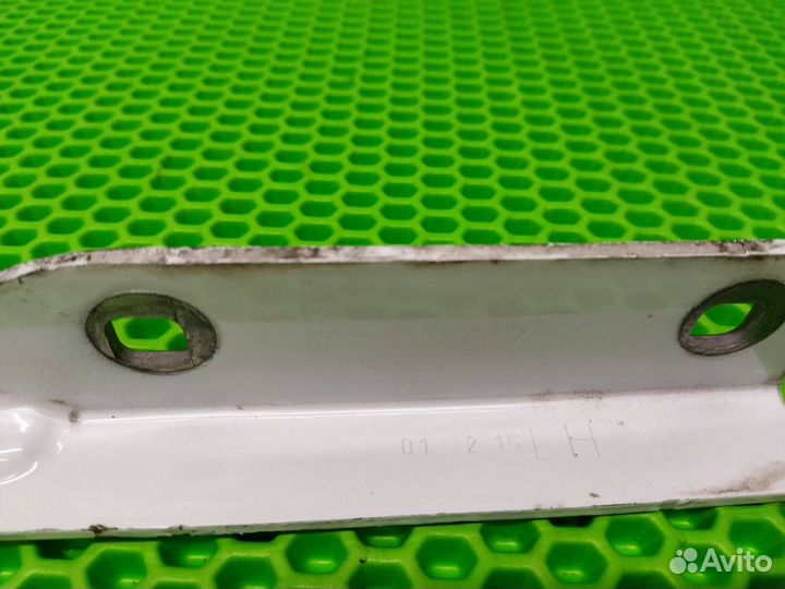 Петля капота левая Volkswagen Touareg FL R-line