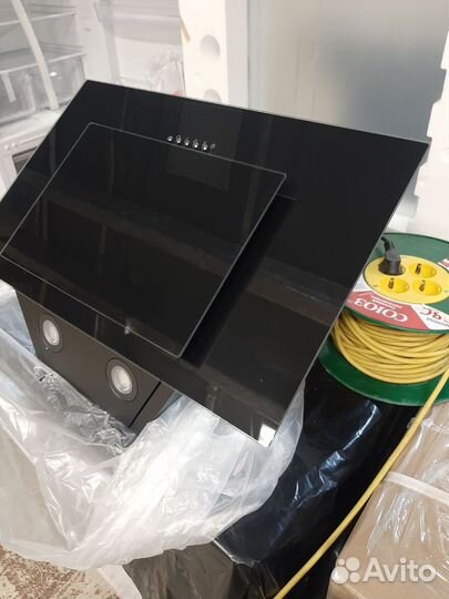 Вытяжка lexmira G 600black