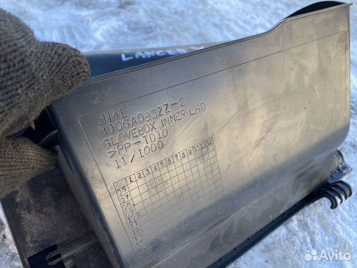 Бардачок mitsubishi lancer 10