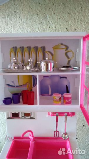 Кухоный набор мебели с аксессуарами