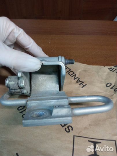 Петля двери нижняя передняя правая Volkswagen