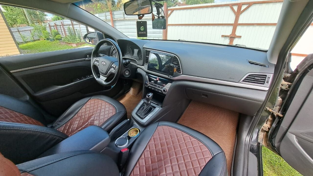 Hyundai Elantra: фото владельца