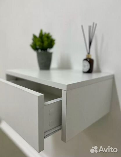 Тумба прикроватная подвесная новая