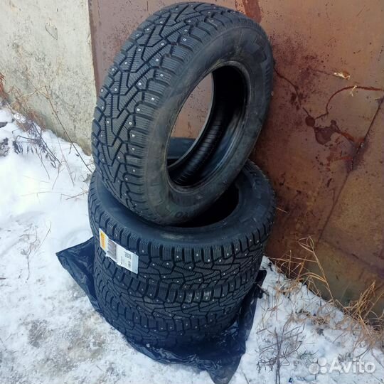 Pirelli Winter Ice Zero 215/65 R16