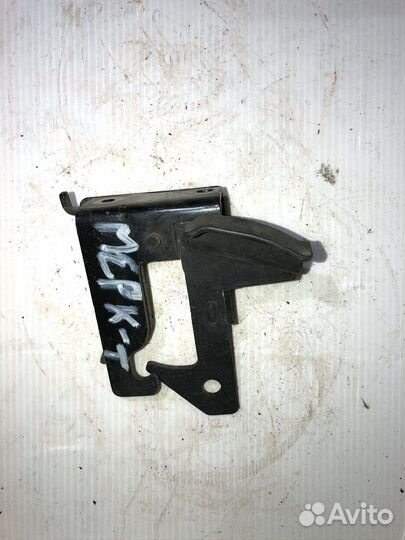 Крючок капота Mercedes Benz W212