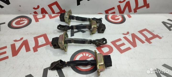 Ограничитель двери Mitsubishi Airtrek CU5W 4G69