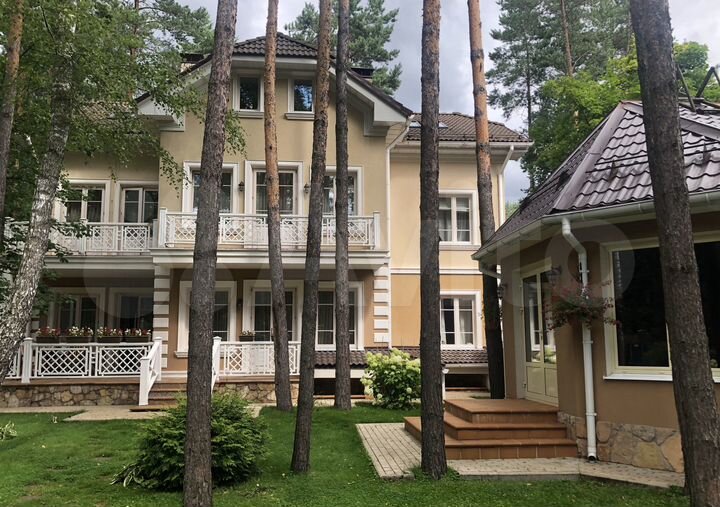 Дом 380 м² на участке 18 сот.