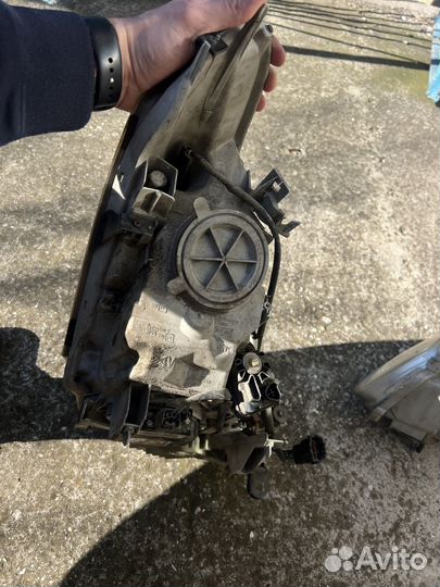 Фары ксенон левая правая infiniti g35