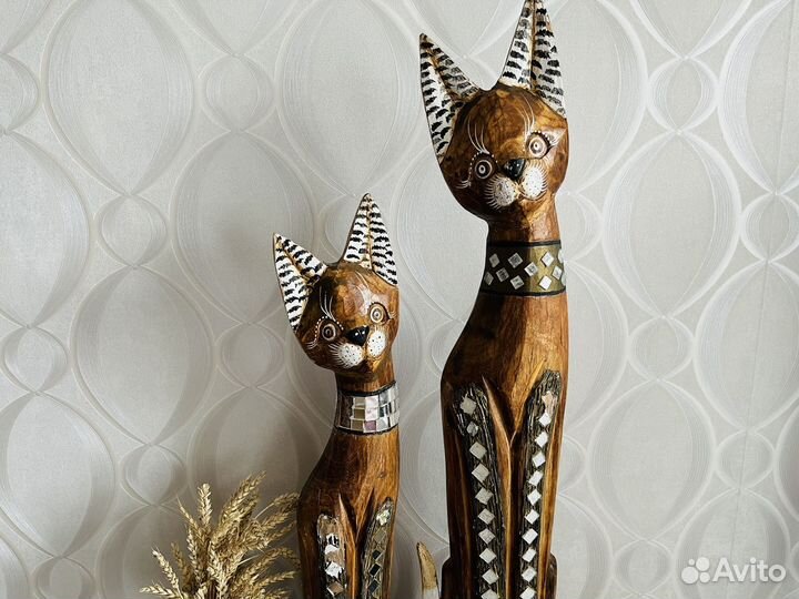 Кот и кошка статуя из дерева