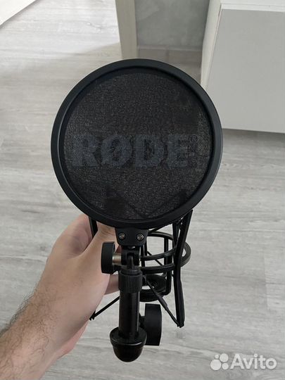 Студийный микрофон