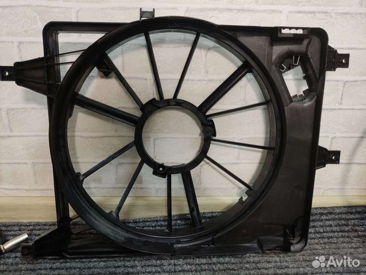 Кожух вентилятора охлаждения двигателя Renault f1