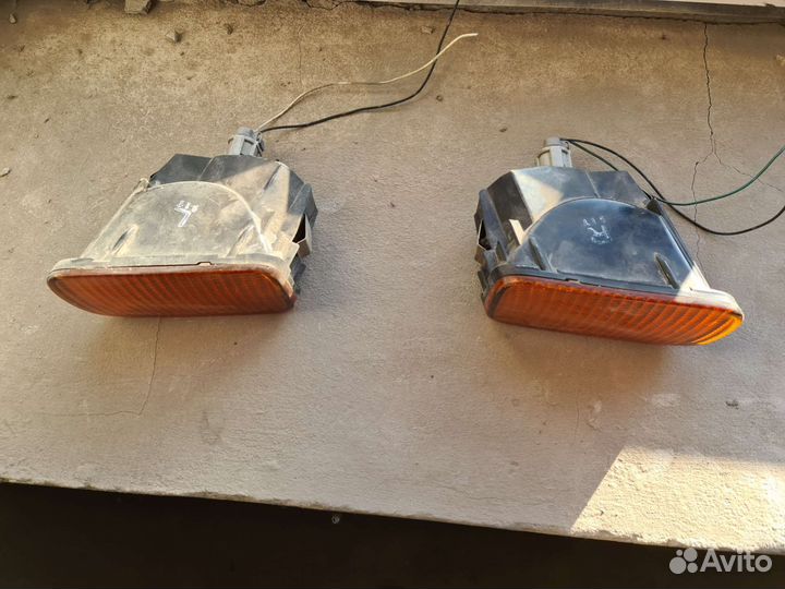 Поворотник nissan Skylina 34