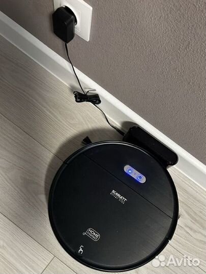 Робот пылесос scarlett