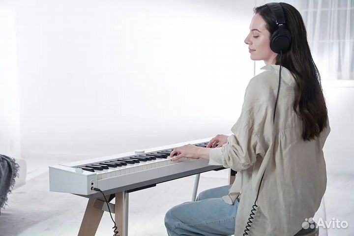 Цифровое пианино Casio + Аксессуары