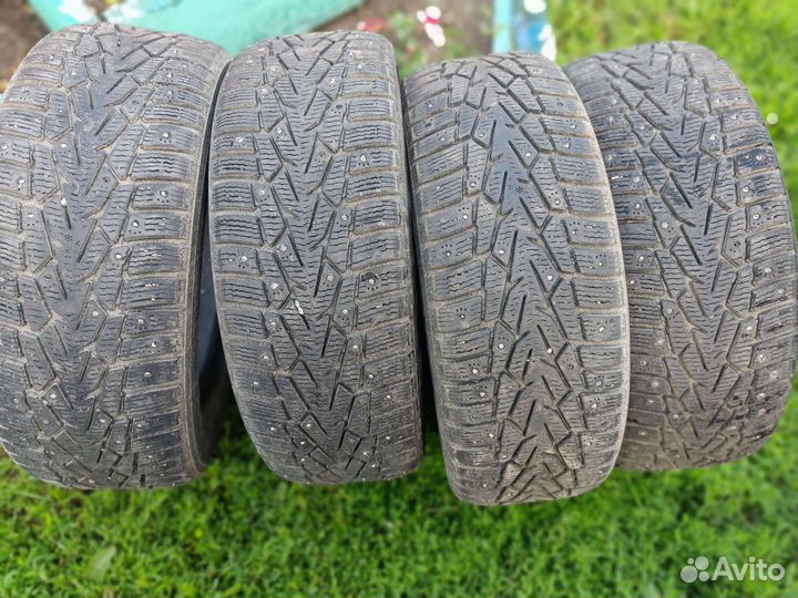 Nokian Tyres Hakkapeliitta 8 215/65 R16
