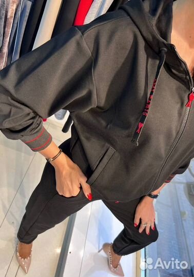 Спортивный костюм новый люксовый