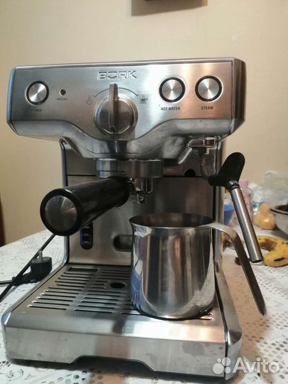 Кофеварка Bork с капучинатором