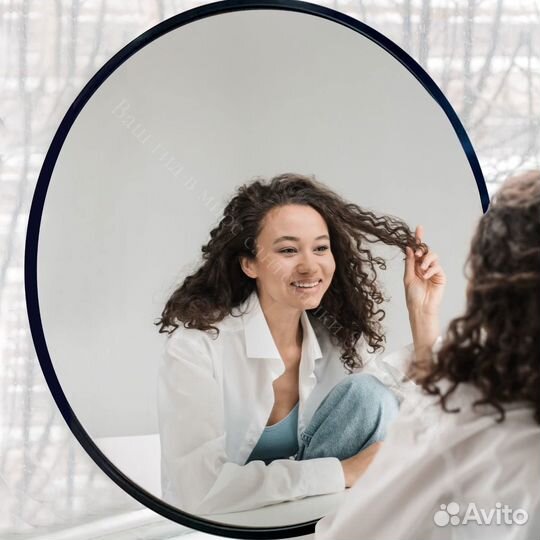 Круглое зеркало в черной раме Filigran