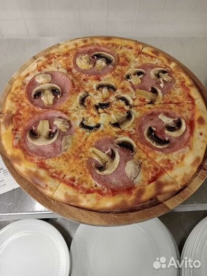 Пиццамейкер, повар холодного цеха