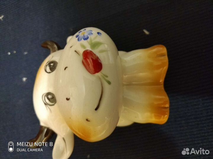 Фарфоровая статуэтка