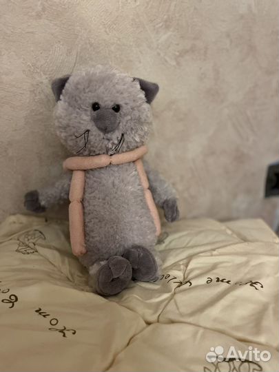 Кот Басик с сосисками