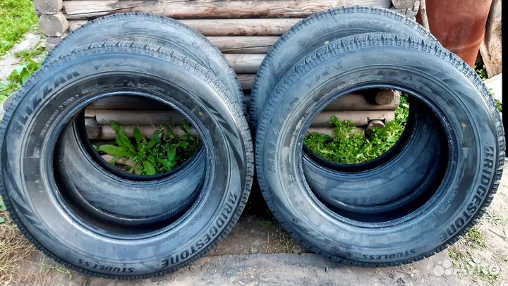 Bridgestone Blizzak VRX 215/65 R16 98S