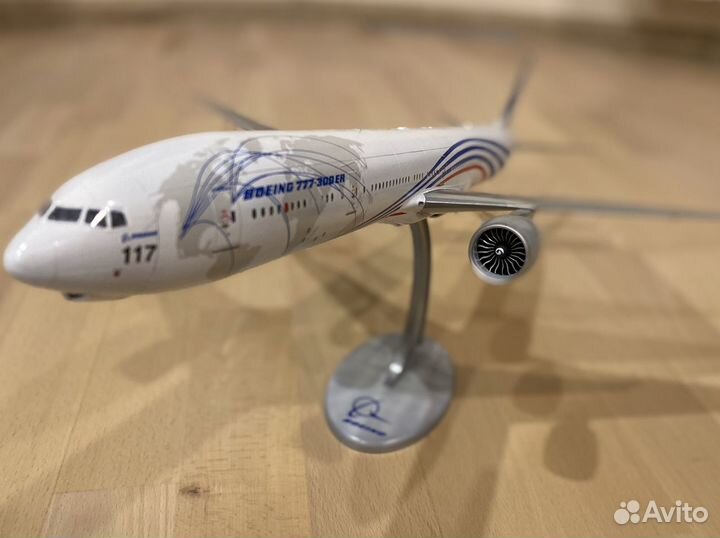Модель самолета Boeing 777-300er