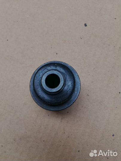 Сайлентблок задней цапфы Toyota Auris 42304-05140