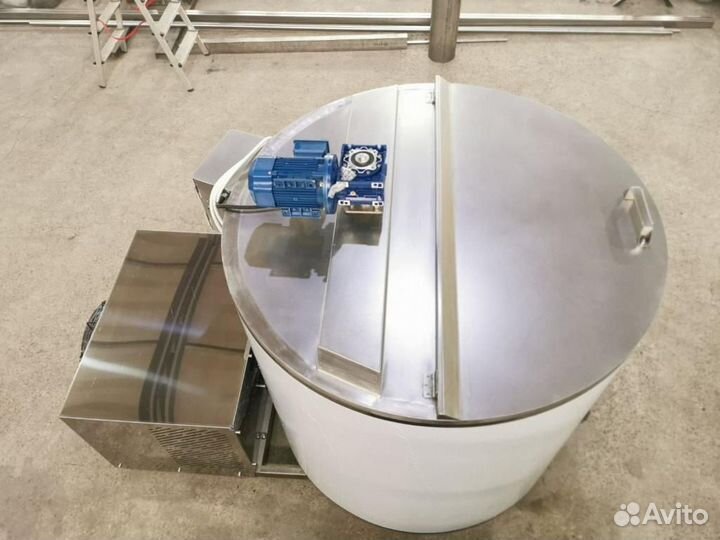 Охладитель молока 1000л / Танк молочный