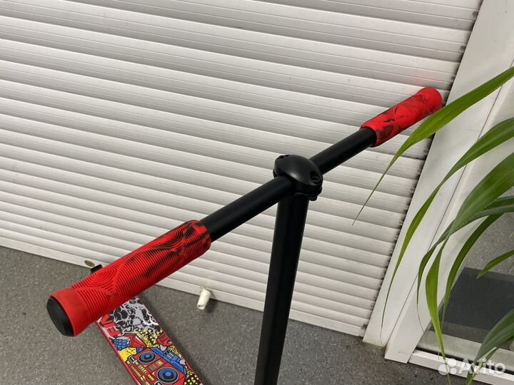 Трюковой самокат с системой HIC