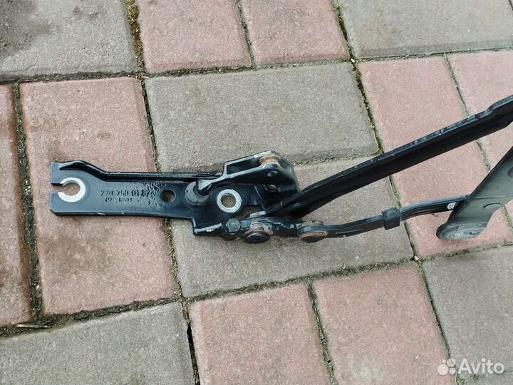 Петля крышки багажника Mercedes W220