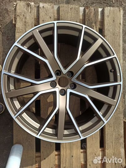 Диск оригинальный Audi Q8 R22 2021г ровный