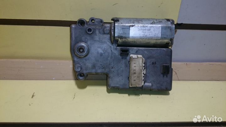 Моторчик люка VW Vento 1991-1997