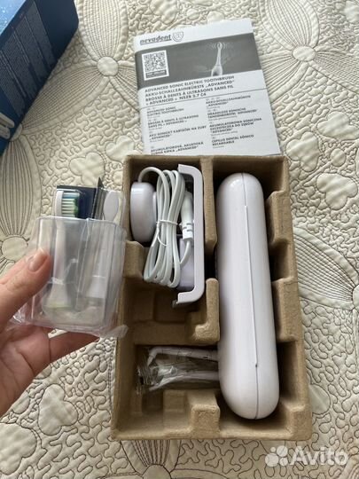 Электрическая звуковая зубная щетка