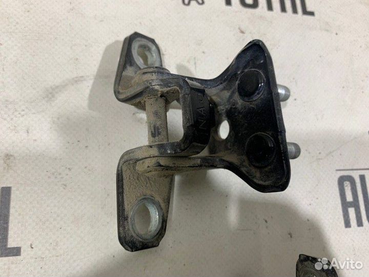 Петли двери задние правые Mitsubishi Lancer 10