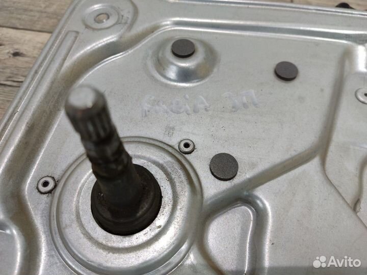 Стеклоподъемник механический задний правый Fabia Фабия