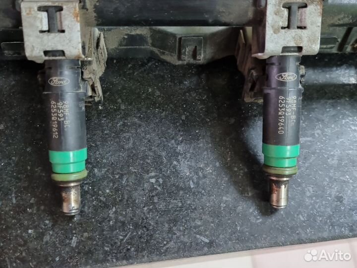 Топливная рампа в сборе Форд Фьюжен