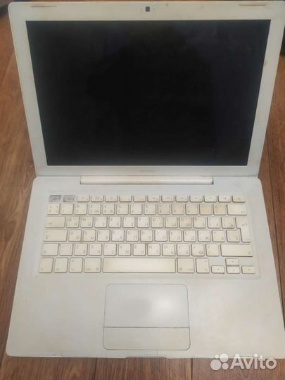 Ушатанный Apple MacBook