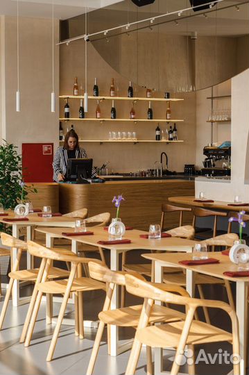 Официант (ст. м. Проспект Просвещения)