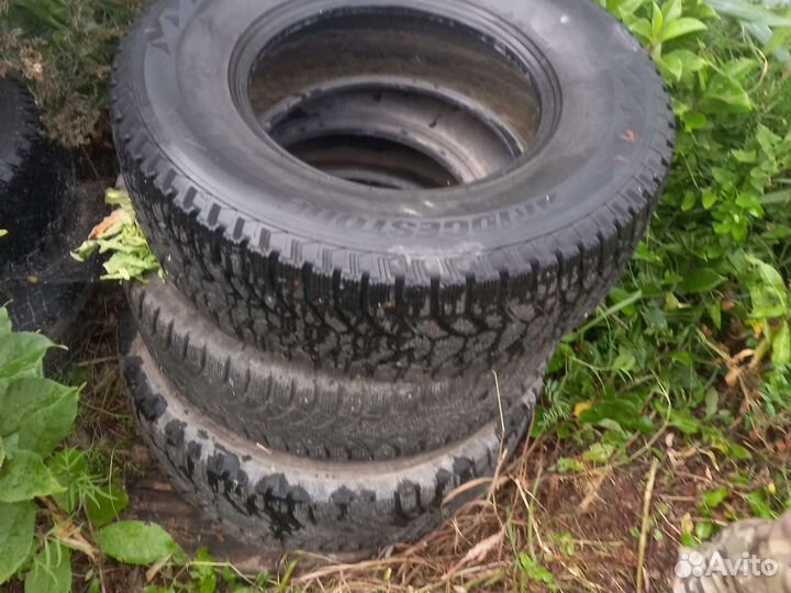 Bridgestone Blizzak Spike-01 265/70 R16