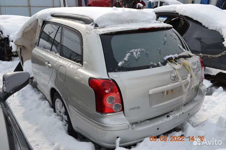Двери на Toyota Avensis универсал 2009 г в