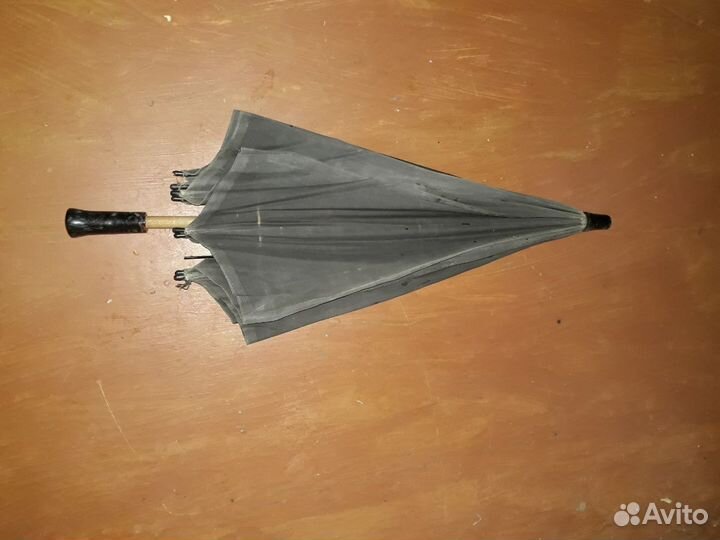 Зонт с деревянной ручкой ретро