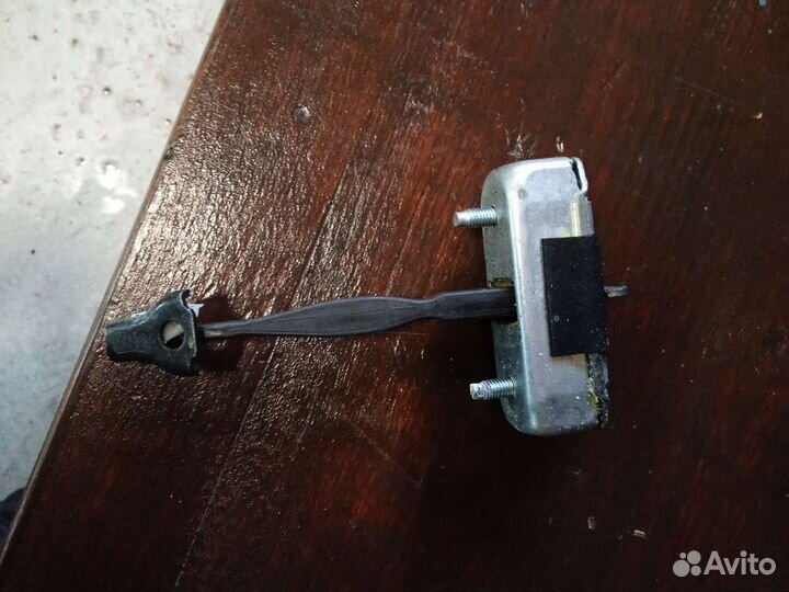 Ограничитель двери передний Toyota Camry 50