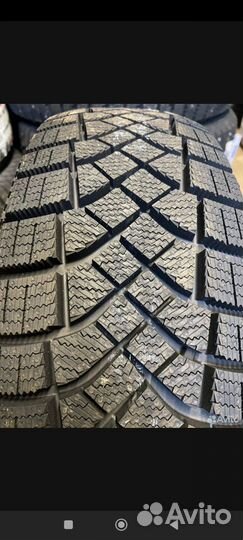 Pirelli Ice Zero FR 235/55 R19 105H