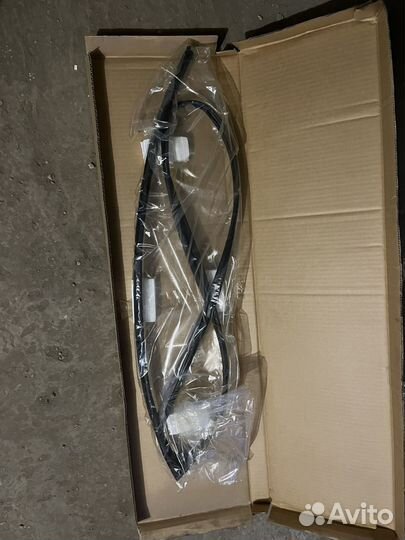 Уплотнитель стекла двери Subaru Forester