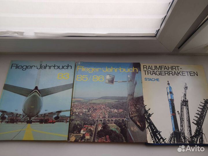 Книги на немецком языке времён СССР про самолеты