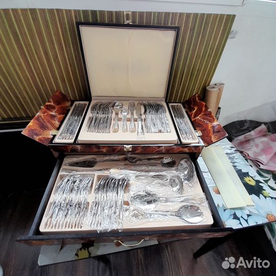 Набор столовых приборов на 12 персон