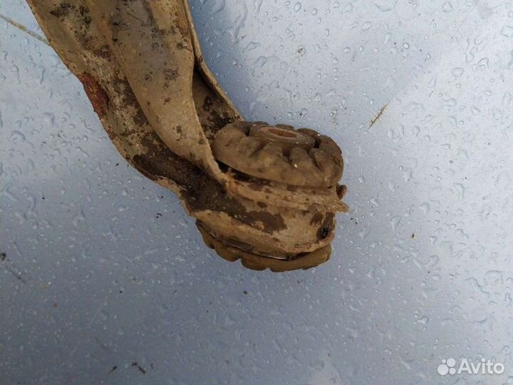 Рычаг передний правый Audi 80 B3 1990